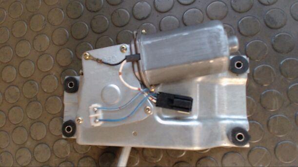 Foto: SCHEIBENWISCHERMOTOR HINTEN eines Mitsubishi Lancer