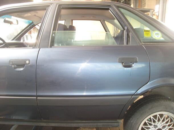 Foto: TÜR HINTEN LINKS eines Audi 80