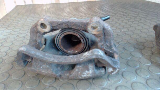 Foto: BREMSSATTEL VORN LINKS eines Audi 80