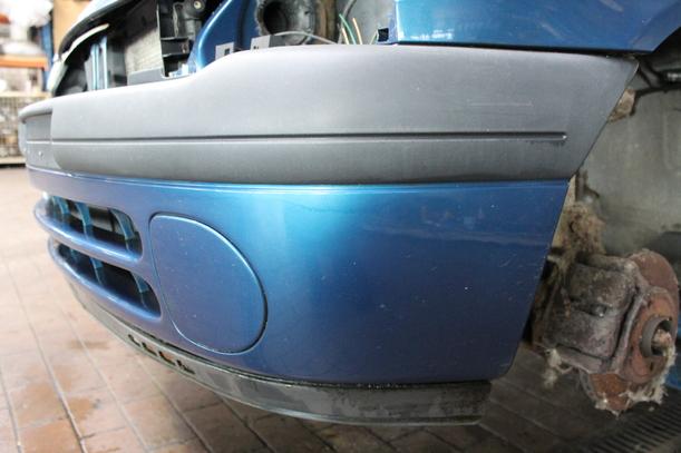 Foto: STOßSTANGE VORN eines Renault Clio 1.2