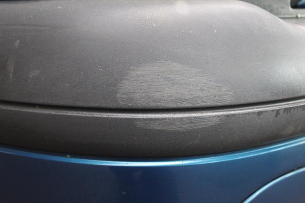 Foto: STOßSTANGE VORN eines Renault Clio 1.2