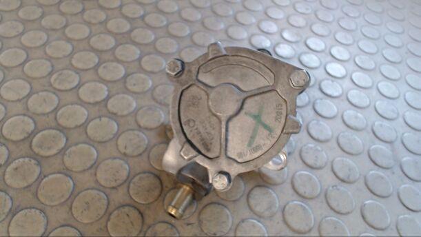 Foto: VAKUUMPUMPE eines Alfa Romeo 147 1.9 JTD