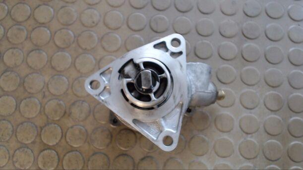 Foto: VAKUUMPUMPE eines Alfa Romeo 147 1.9 JTD