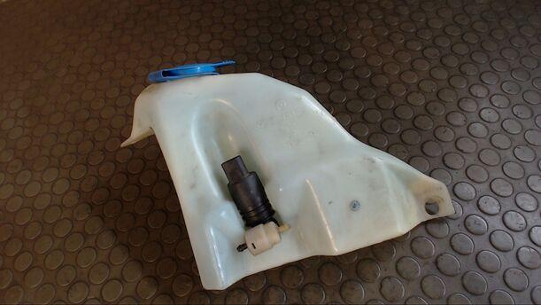 Foto: SCHEIBENWASCHBEHÄLTER eines Seat Arosa 1.0 MPI GT