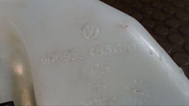 Foto: SCHEIBENWASCHBEHÄLTER eines Seat Arosa 1.0 MPI GT