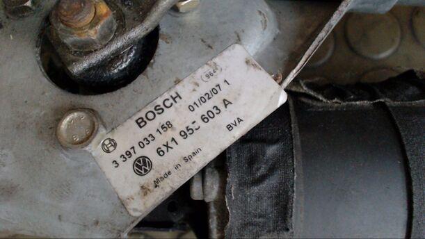 Foto: SCHEIBENWISCHERMOTOR VORN eines Seat Arosa 1.0 MPI CLX