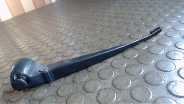 Foto: SCHEIBENWISCHERARM HINTEN eines Seat Arosa 1.0 MPI CLX