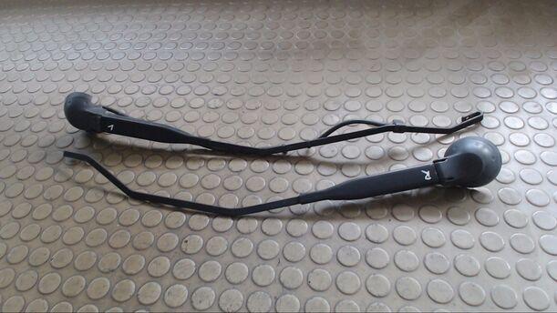 Foto: SCHEIBENWISCHERARME VORN eines Smart smart & pure