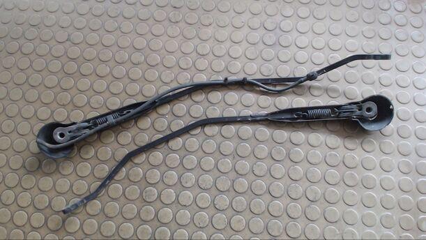 Foto: SCHEIBENWISCHERARME VORN eines Smart smart & pure