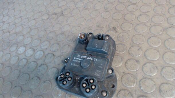 Foto: ANLASSER / STARTER BOSCH eines Mercedes-Benz 190 E