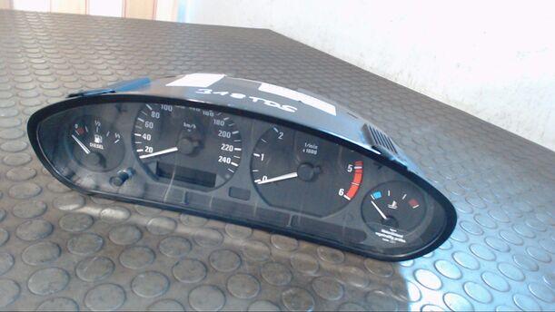 Foto: TACHOEINHEIT eines BMW 318tds compact CLX