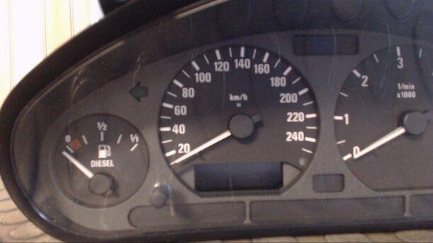 Foto: TACHOEINHEIT eines BMW 318tds compact CLX