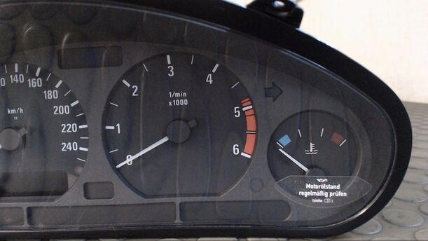 Foto: TACHOEINHEIT eines BMW 318tds compact CLX