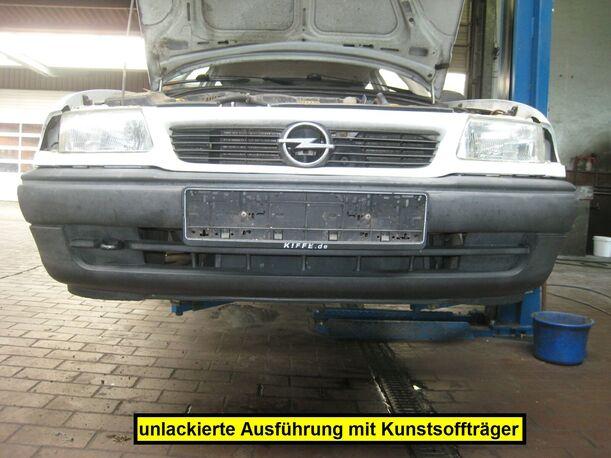 Foto: STOßFÄNGER / STOßSTANGE VORNE eines Opel Astra Caravan