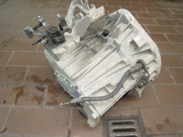 Foto: SCHALTGETRIEBE 1683610402 2.1 eines Mercedes-Benz A 140 GL