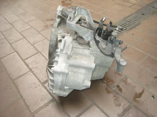 Foto: SCHALTGETRIEBE 1683610402 2.1 eines Mercedes-Benz A 140 GL