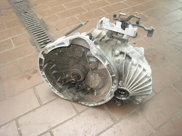 Foto: SCHALTGETRIEBE 1683610402 2.1 eines Mercedes-Benz A 140 GL