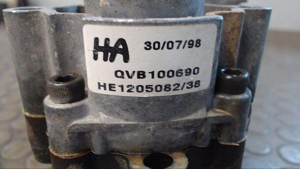Foto: PUMPE SERVOLENKUNG eines Rover 214 CLX