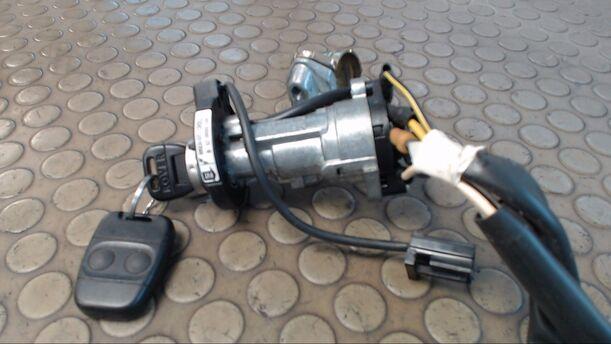 Foto: LENK/ZÜNDSCHLOSS eines Rover 214 CLX