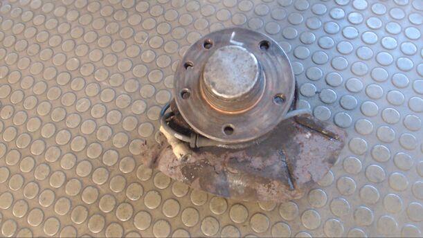 Foto: ACHSSCHENKEL VORNE LINKS eines Opel Omega Caravan 2.2 DTI CL