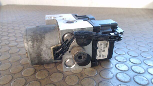 Foto: HAUPTBREMSAGGREGAT ABS eines Opel Omega Caravan 2.2 DTI CL