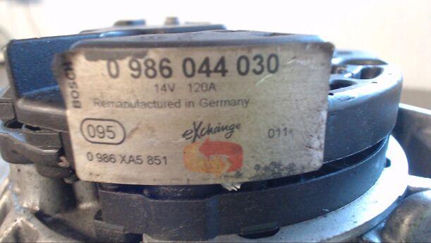 Foto: LICHTMASCHINE eines Opel Omega Caravan 2.2 DTI CL
