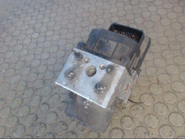 Foto: HAUPTBREMSAGGREGAT ABS eines Ford Mondeo 16V CLX