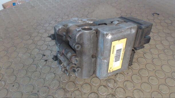 Foto: HAUPTBREMSAGGREGAT ABS eines Ford Mondeo CLX
