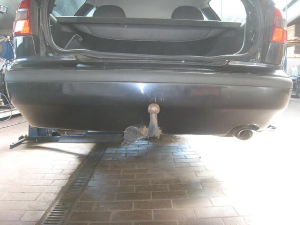 Foto: STOßSTANGE / STOSSFÄNGER HINTEN eines Volvo V40 1.6 CLX