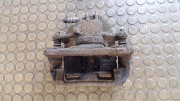 Foto: BREMSSATTEL VORN LINKS eines Volvo V40 1.6 CLX