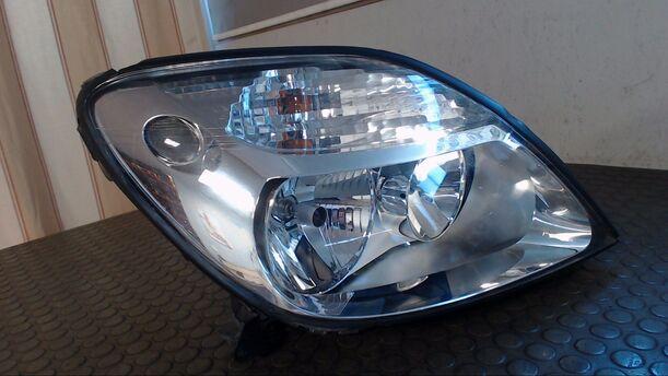 Foto: SCHEINWERFER RECHTS eines Renault Scenic 1.6 16V CL