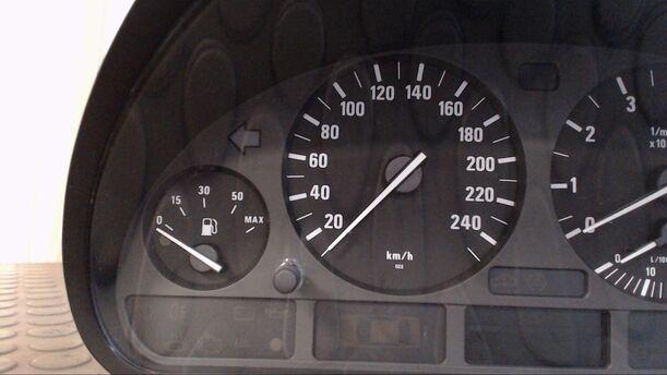 Foto: TACHOEINHEIT eines BMW 525i
