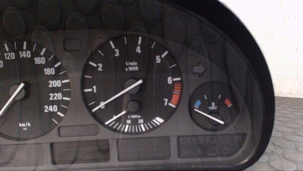 Foto: TACHOEINHEIT eines BMW 525i