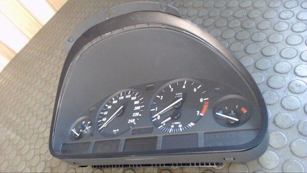Foto: TACHOEINHEIT eines BMW 525i