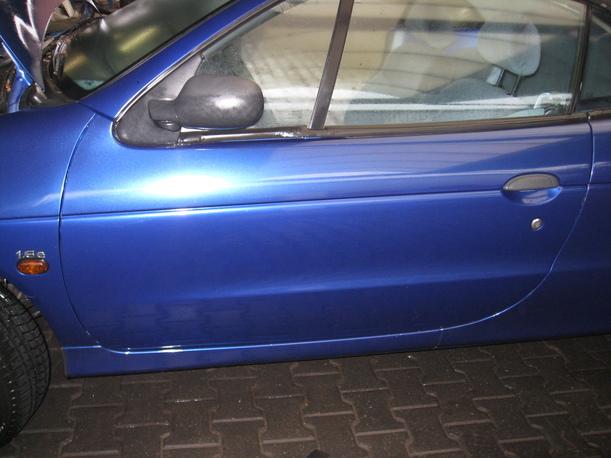 Foto: TÜR VORNE LINKS eines Renault Megane Cabriolet 1.6 CLX