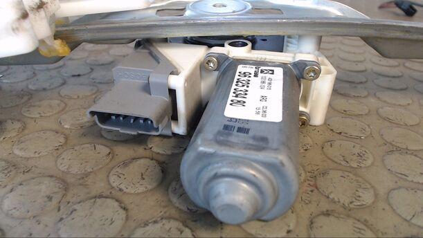 Foto: FENSTERHEBER ELEKTR. HINTEN LINKS eines Citroen C5 Kombi 2.0 GL