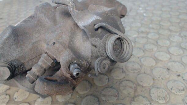 Foto: BREMSSATTEL VORN LINKS eines Citroen C5 Kombi 2.0 GL