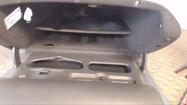 Foto: HANDSCHUHFACH eines Citroen C5 Kombi 2.0 GL