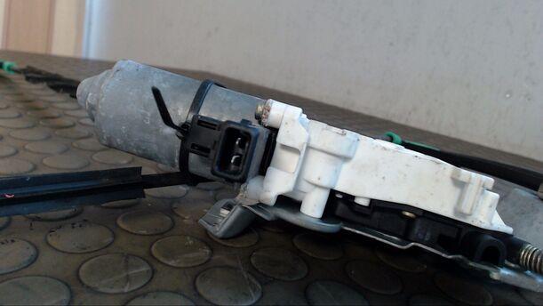 Foto: FENSTERHEBER ELEKTRISCH VORN RECHTS (4/5-TÜRER) eines VW Polo 50 CLX