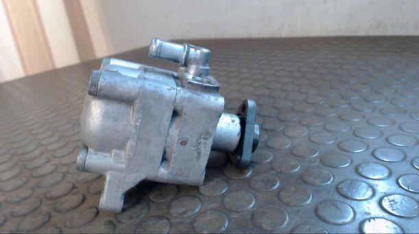 Foto: PUMPE SERVOLENKUNG eines BMW 316i Ghia