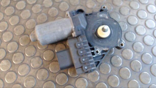 Foto: MOTOR FENSTERHEBER VORNE LINKS eines Ford Mondeo 2.0 DI
