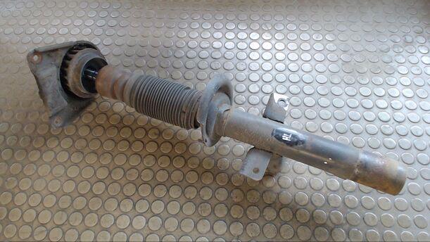 Foto: STOSSDÄMPFER HINTEN LINKS eines Ford Mondeo 2.0 DI