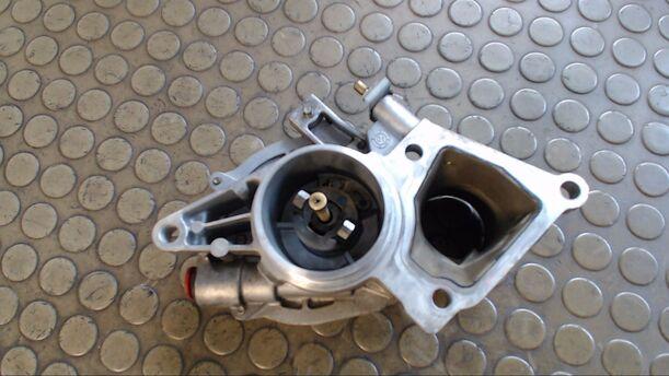 Foto: VAKUUMPUMPE eines Ford Mondeo 2.0 DI