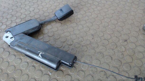 Foto: GURTSTRAFFER VORN  RECHTS eines Ford Mondeo CLX