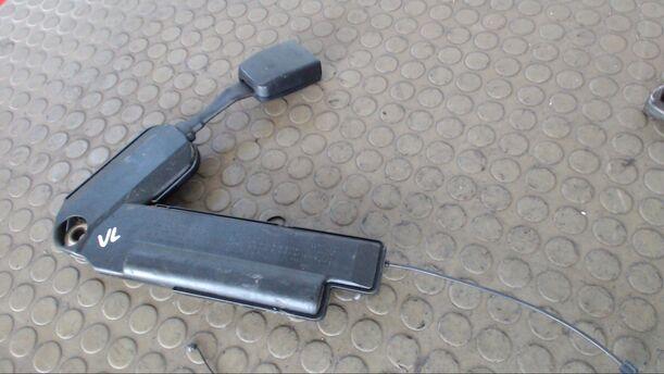 Foto: GURTSTRAFFER VORN LINKS eines Ford Mondeo Turnier CLX
