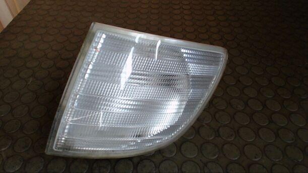 Foto: BLINKER VORN LINKS eines Mercedes-Benz V 280 CLX