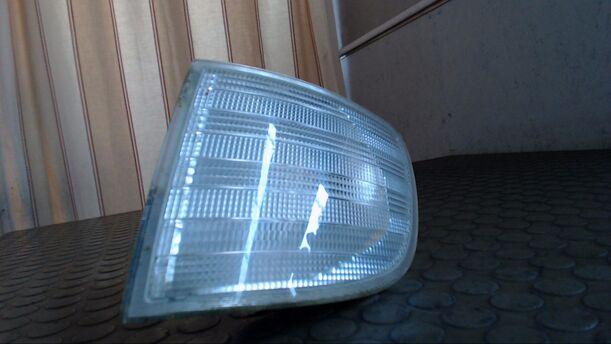 Foto: BLINKER VORN LINKS eines Mercedes-Benz V 280 CLX