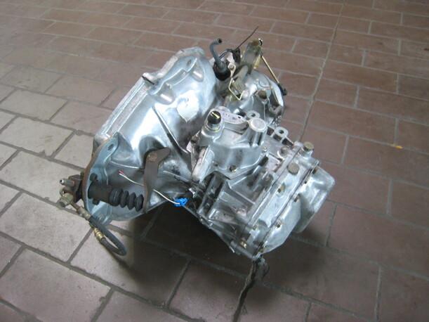 Foto: SCHALTGETRIEBE 5-GANG eines Daewoo Nexia 1.5 GL