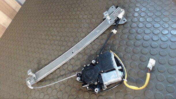 Foto: FENSTERHEBER ELEKTRISCH VORN LINKS eines Mitsubishi Galant 2500 V6-24