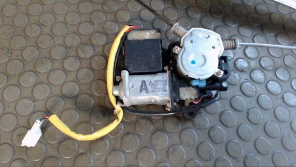 Foto: FENSTERHEBER ELEKTRISCH VORN LINKS eines Mitsubishi Galant 2500 V6-24